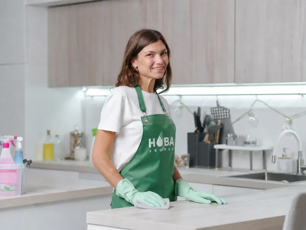 Срочная уборка квартиры в Казани — клинер НОВА за работой